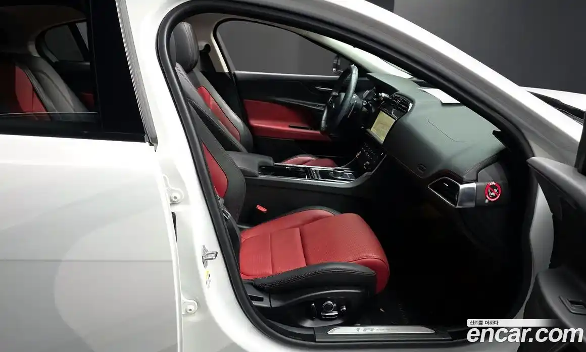 Jaguar XE 2019 2.0 гидро в Москве № 1921204, фото 12