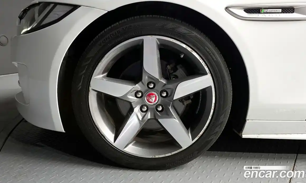 Jaguar XE 2019 2.0 гидро в Москве № 1921204, фото 5