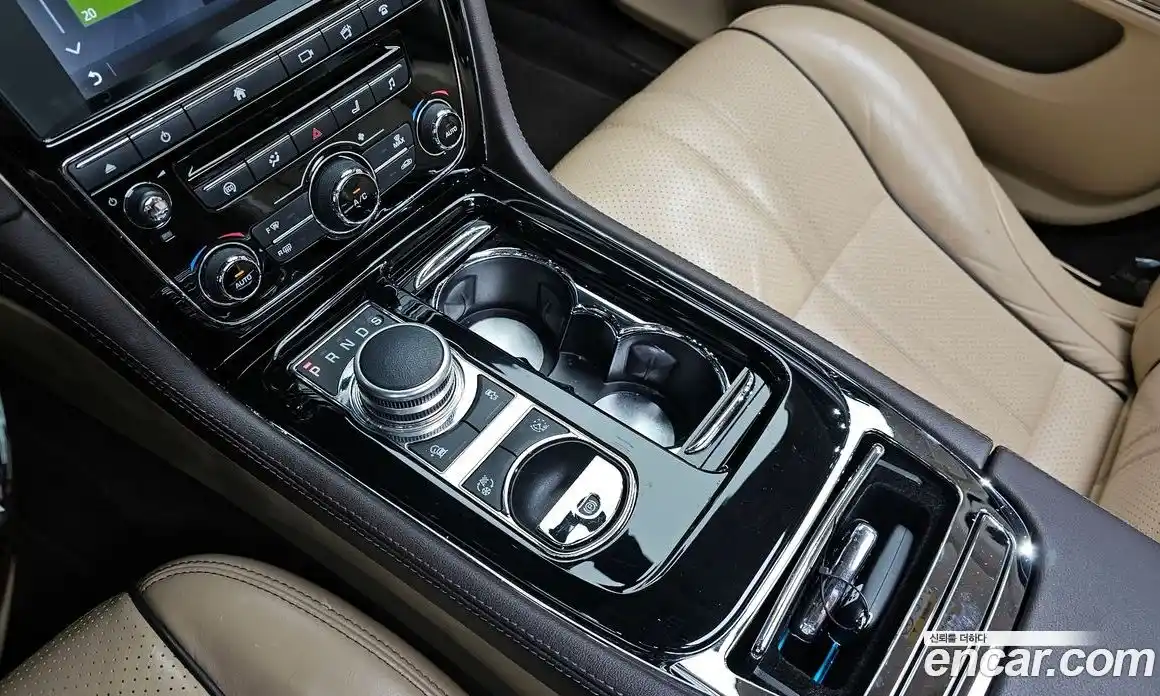 Jaguar XJ 2017 3.0 гидро в Москве № 1921232, фото 12