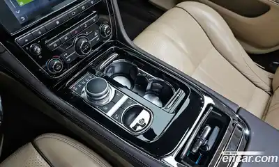 Jaguar XJ 2017 3.0 гидро в Москве № 1921232, миниатюра 12