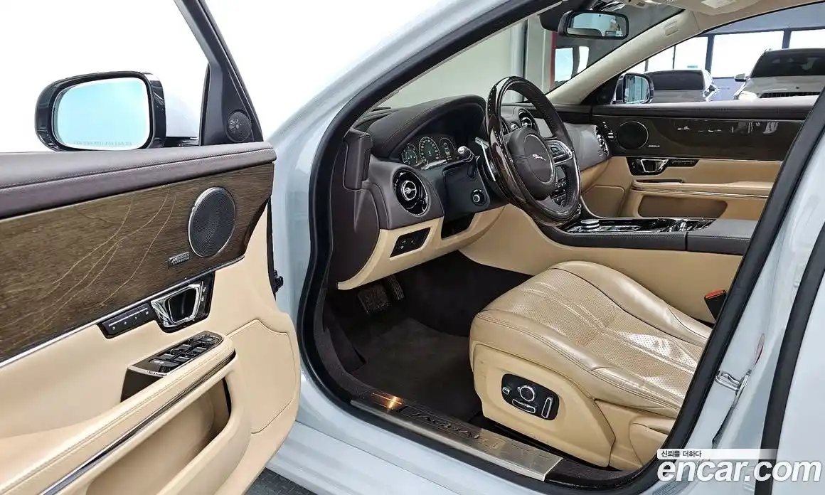 Jaguar XJ 2017 3.0 гидро в Москве № 1921232, фото 13