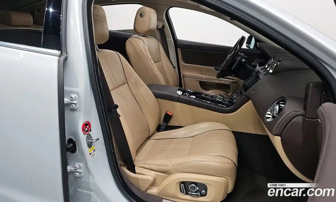 Jaguar XJ 2017 3.0 гидро в Москве № 1921232, фото 17