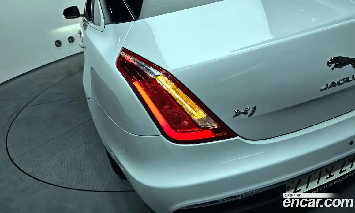 Jaguar XJ 2017 3.0 гидро в Москве № 1921232, фото 9
