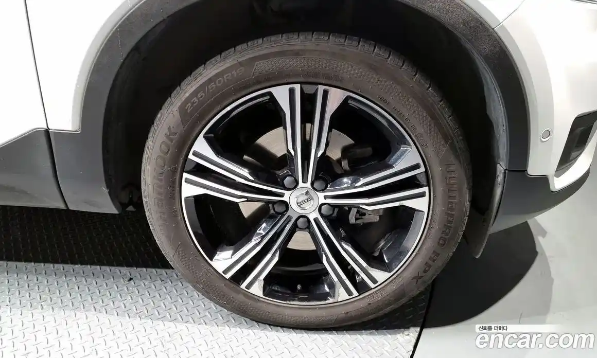 Volvo XC40 2019 2.0 гидро в Москве № 196920, фото 5
