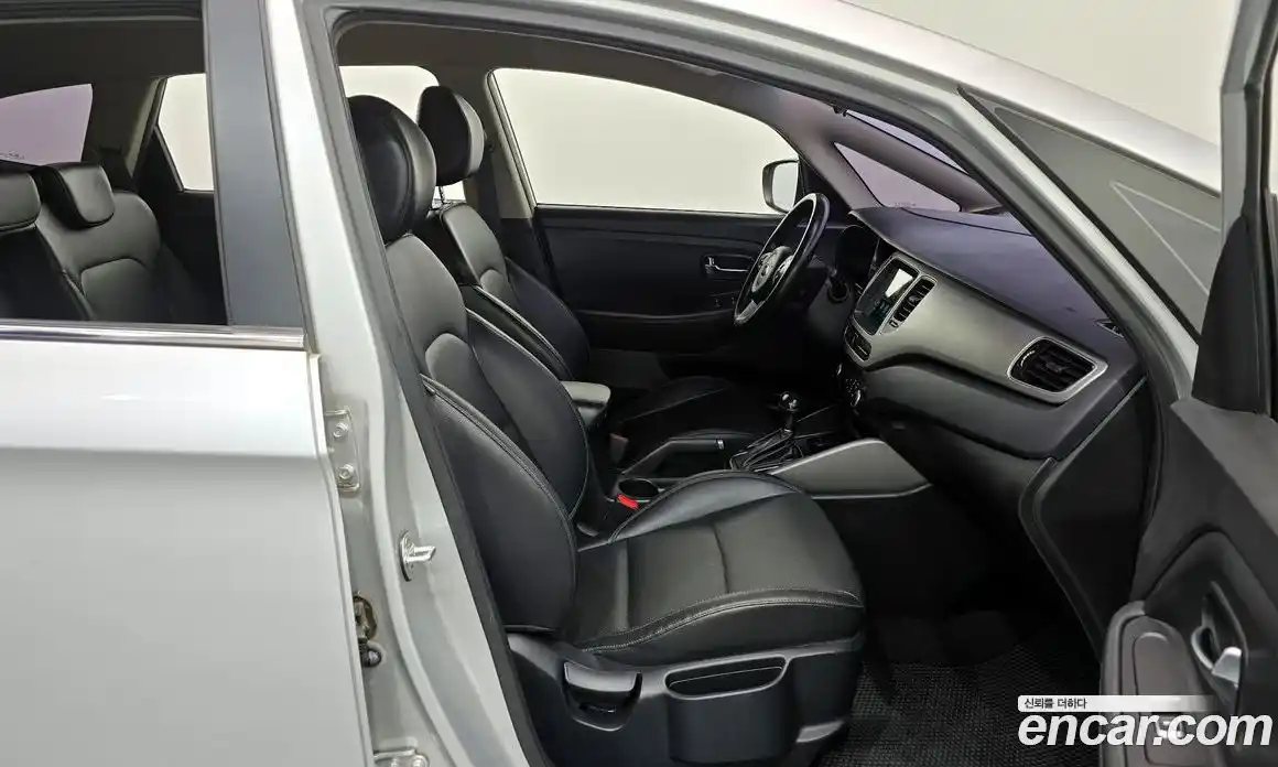 Kia Carens 2016 2.0 гидро в Москве № 321683, фото 11