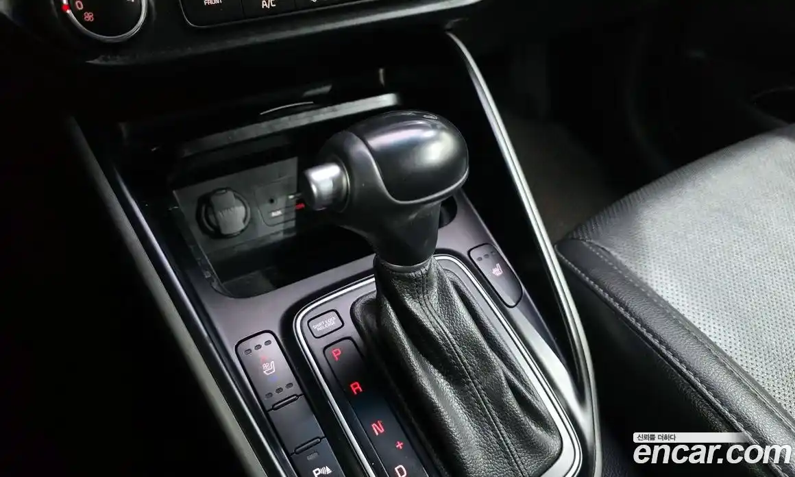 Kia Carens 2016 2.0 гидро в Москве № 321683, фото 9