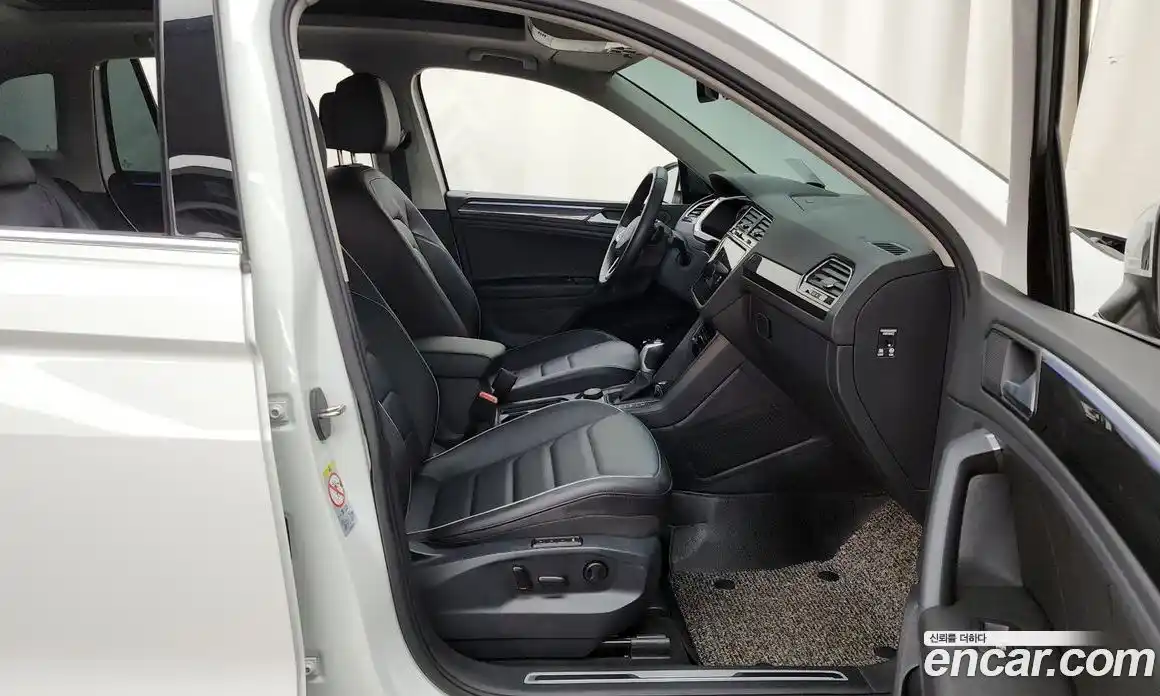 Volkswagen Tiguan 2022 2.0 гидро в Москве № 168633, фото 11