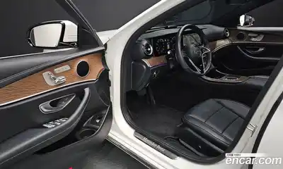 Mercedes-Benz E-Class 2022 2.0 гидро в Москве № 1909606, миниатюра 11