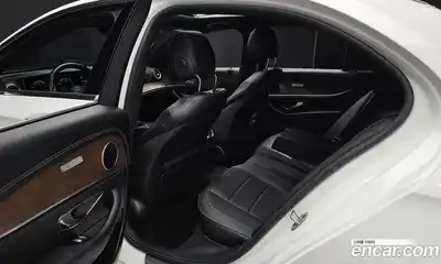 Mercedes-Benz E-Class 2022 2.0 гидро в Москве № 1909606, миниатюра 12