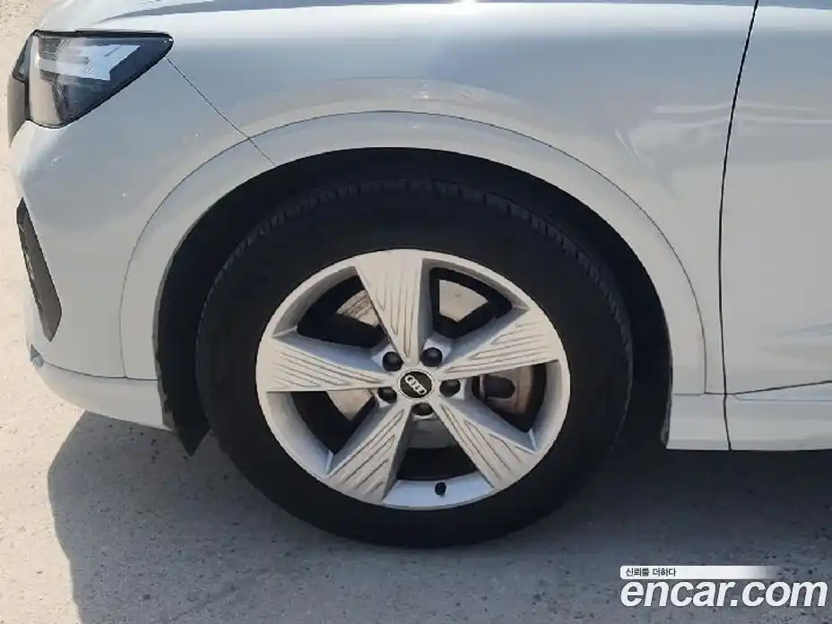 Audi Q4 e-tron 2022 1.0 гидро в Москве № 1912360, фото 11