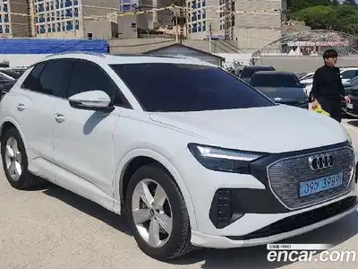 Audi Q4 e-tron 2022 1.0 гидро в Москве № 1912360, миниатюра 3
