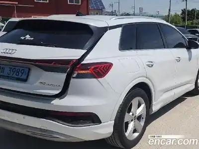 Audi Q4 e-tron 2022 1.0 гидро в Москве № 1912360, миниатюра 4