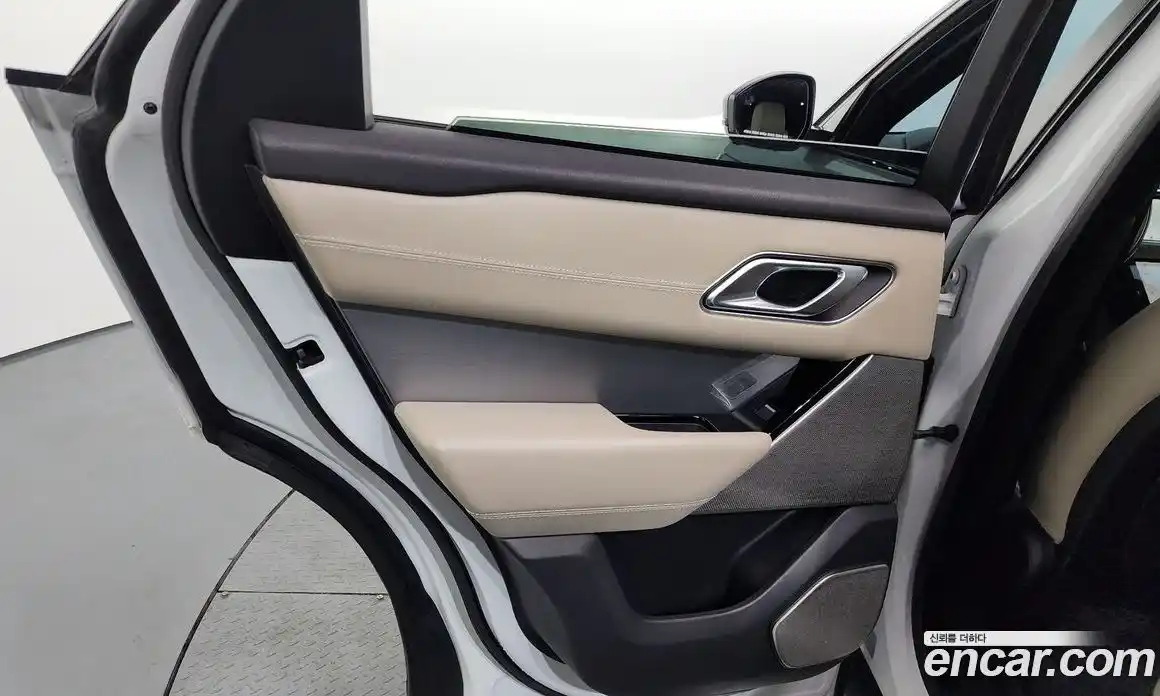 Land Rover Range-Rover Velar 2017 3.0 гидро в Москве № 1915086, фото 15