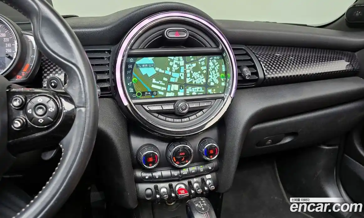 Mini Cooper Convertible 2018 2.0 гидро в Москве № 1916447, фото 13