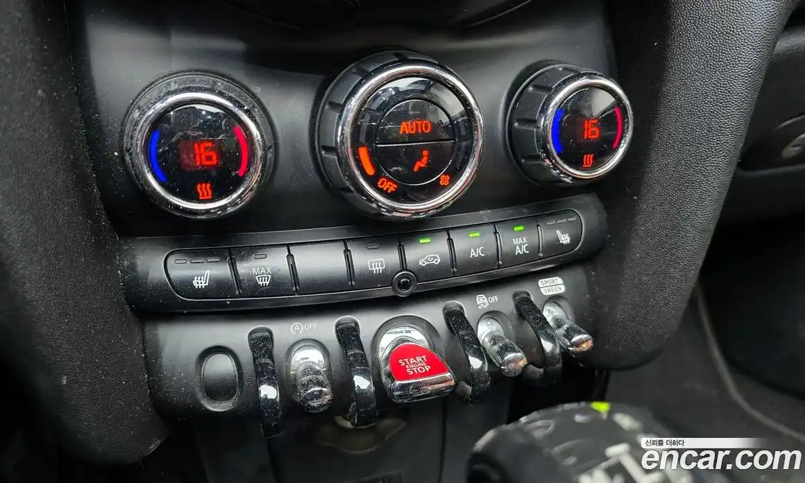 Mini Cooper Convertible 2018 2.0 гидро в Москве № 1916447, фото 16