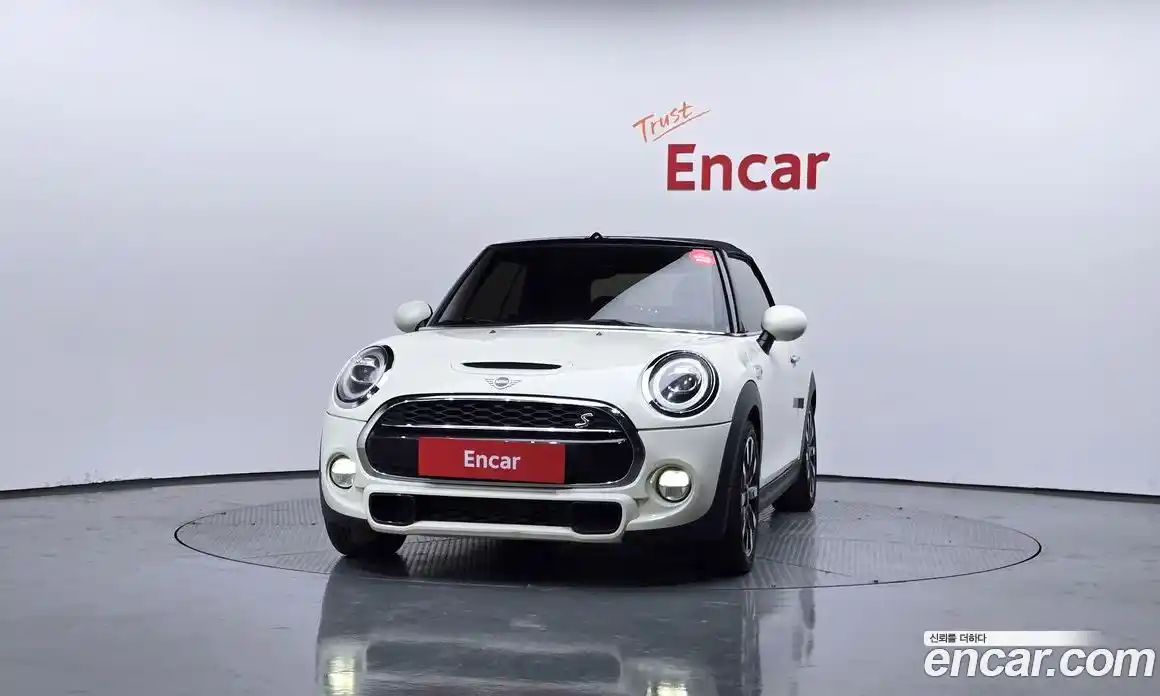 Mini Cooper Convertible 2018 2.0 гидро в Москве № 1916447, фото 3