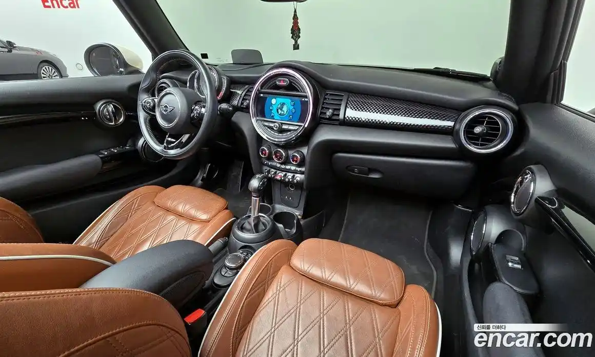 Mini Cooper Convertible 2018 2.0 гидро в Москве № 1916447, фото 7