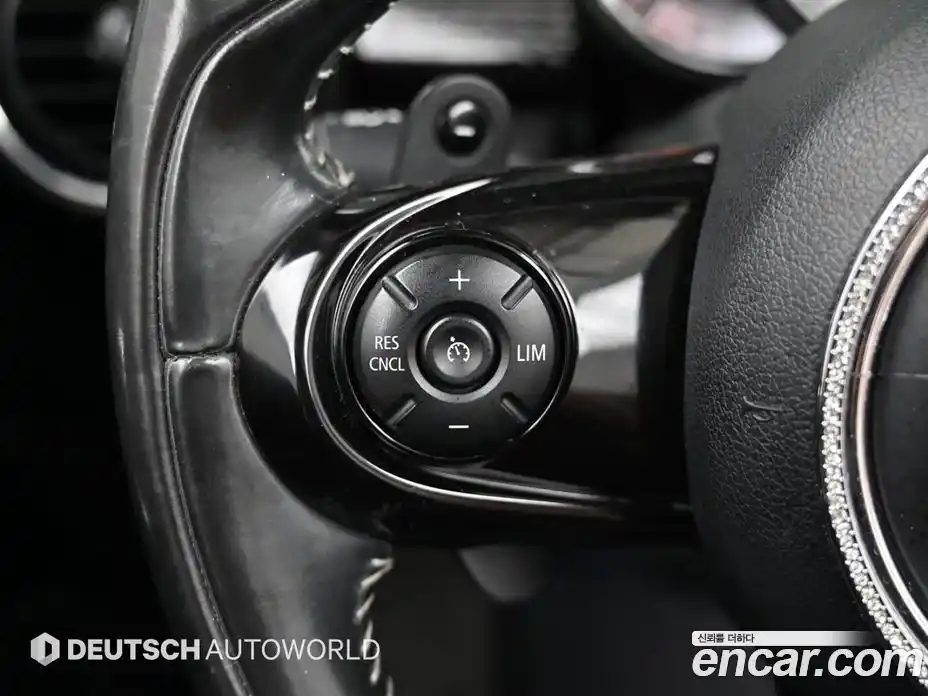 Mini Cooper Convertible 2016 2.0 гидро в Москве № 1916555, фото 16