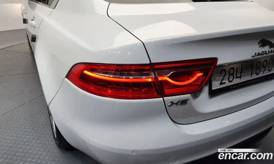 Jaguar XE 2018 2.0 гидро в Москве № 1921181, фото 9