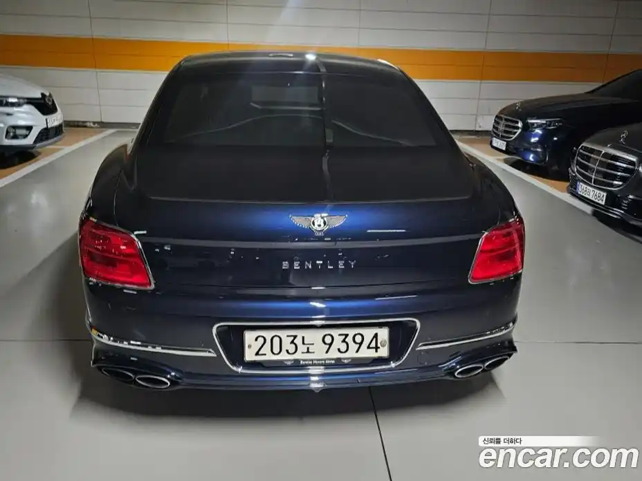 Bentley Flying Spur 2022 4.0 гидро, фото 4