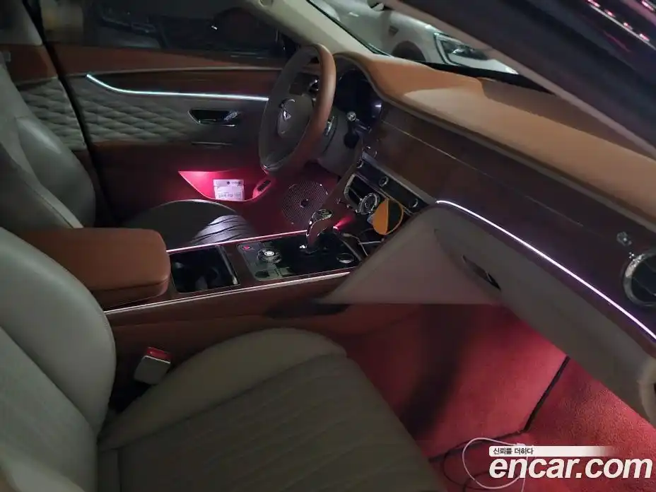 Bentley Flying Spur 2022 4.0 гидро, фото 7