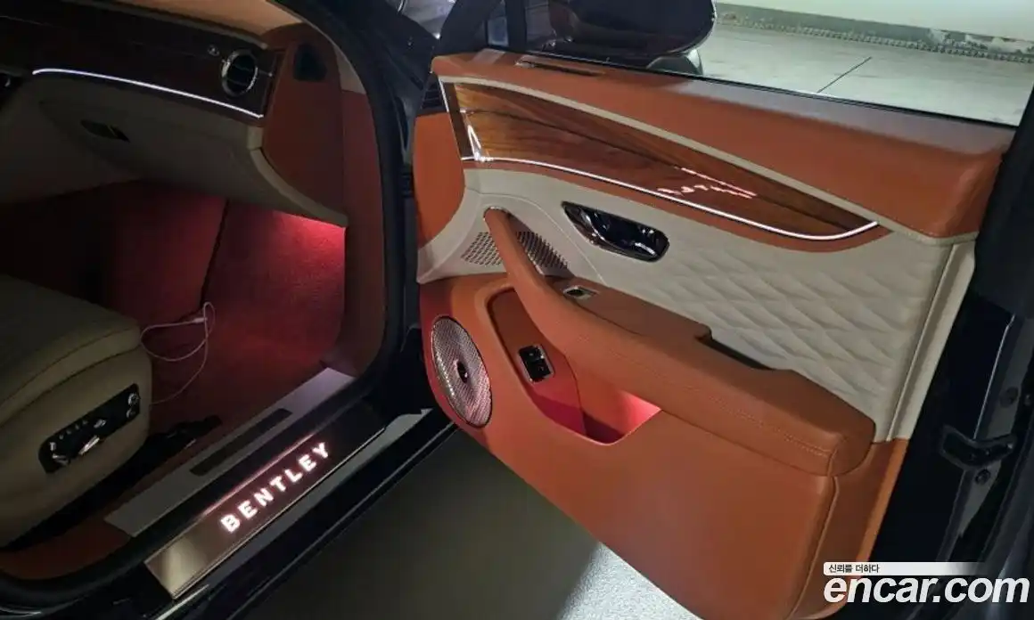 Bentley Flying Spur 2022 4.0 гидро, фото 8