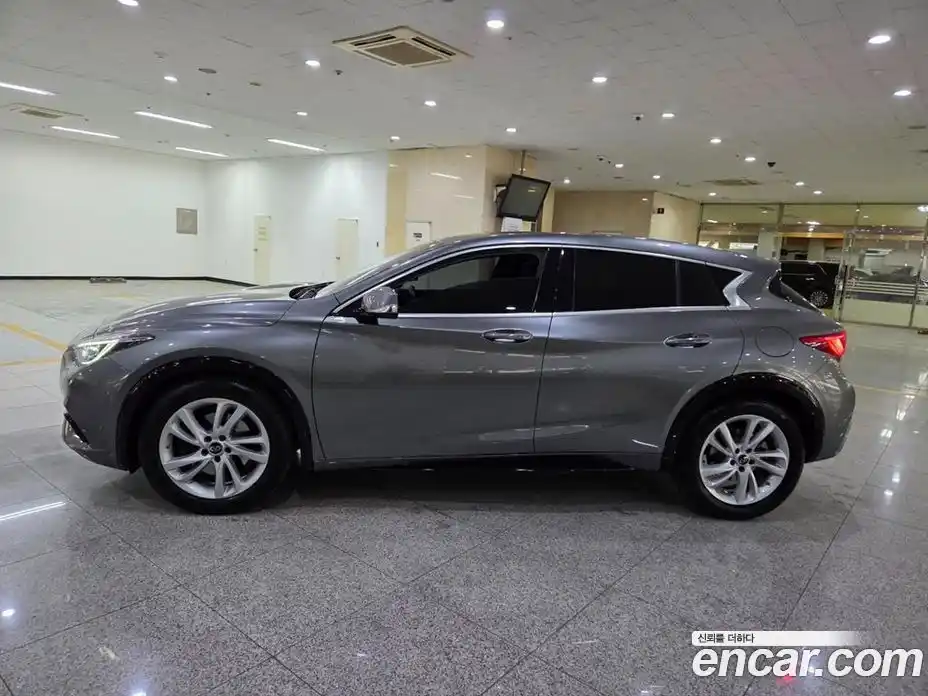 Infiniti Q30 2019 2.0 гидро в Москве № 305470, фото 3