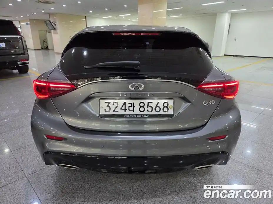 Infiniti Q30 2019 2.0 гидро в Москве № 305470, фото 4