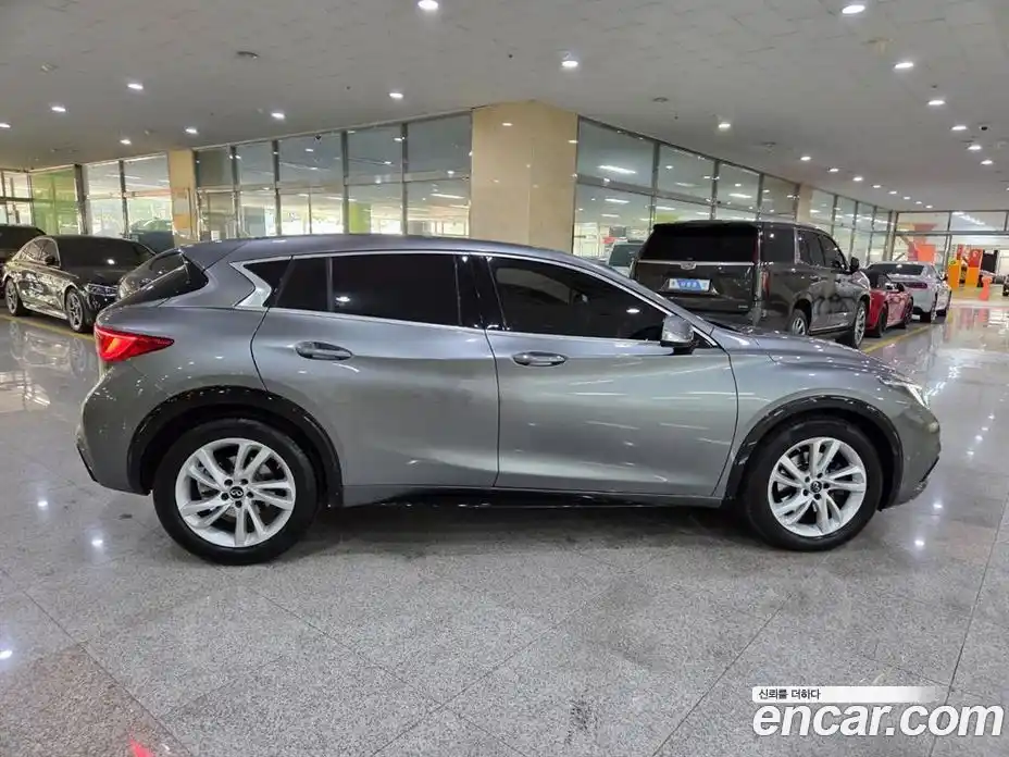 Infiniti Q30 2019 2.0 гидро в Москве № 305470, фото 5