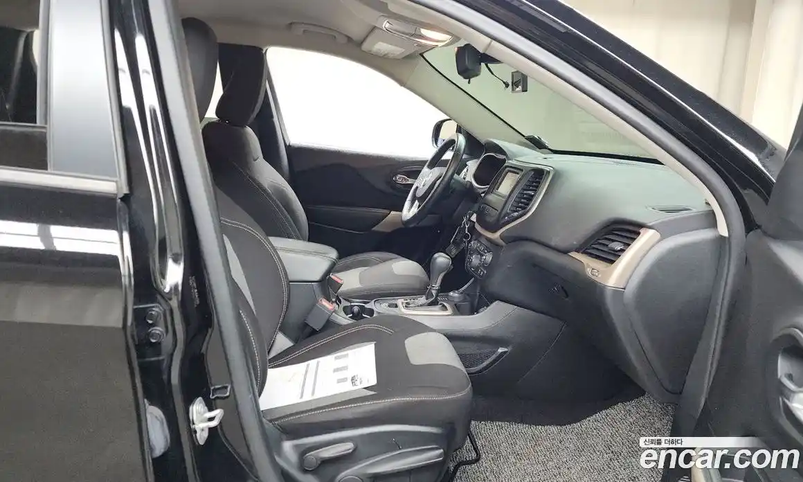 Jeep Cherokee 2017 3.2 гидро в Москве № 169683, фото 11