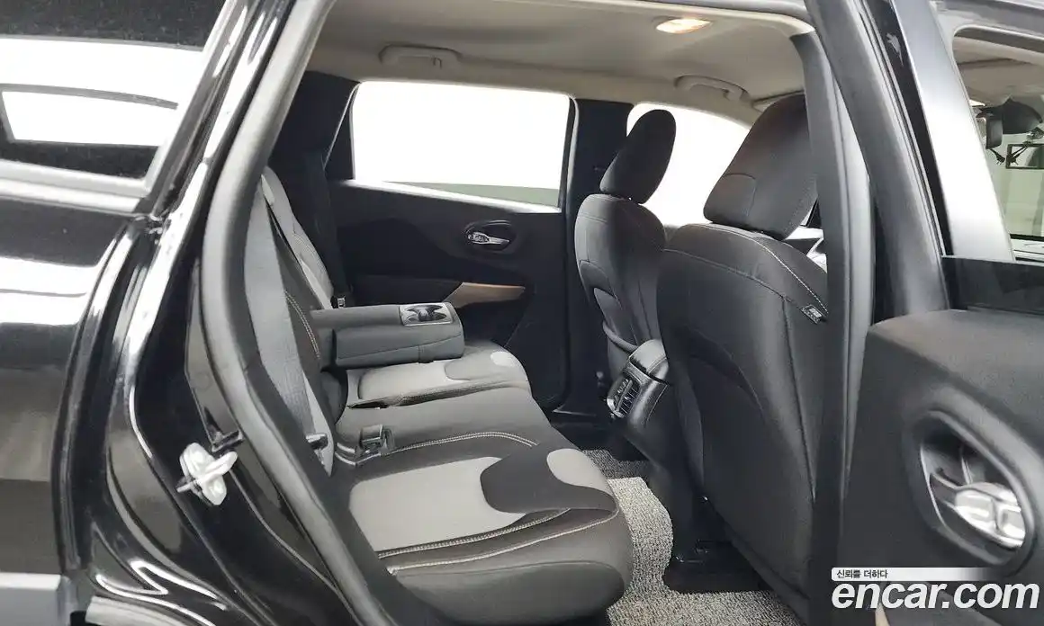 Jeep Cherokee 2017 3.2 гидро в Москве № 169683, фото 12