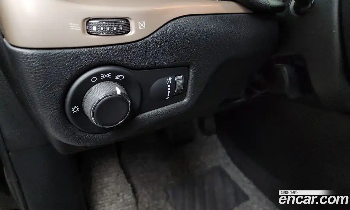 Jeep Cherokee 2017 3.2 гидро в Москве № 169683, фото 18