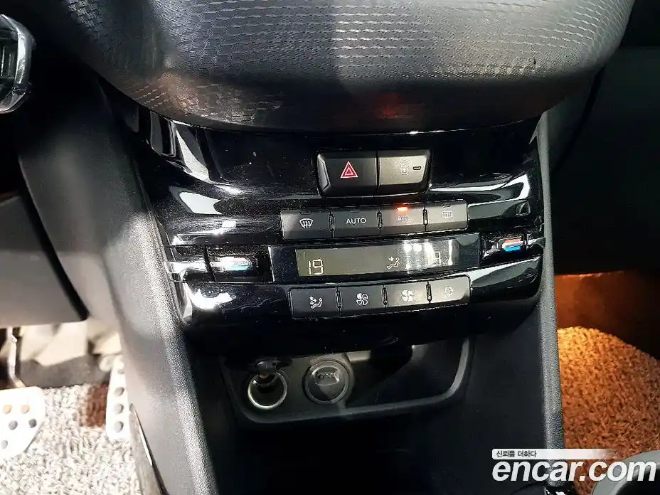 Peugeot 2008 2017 1.6 гидро в Москве, фото 13