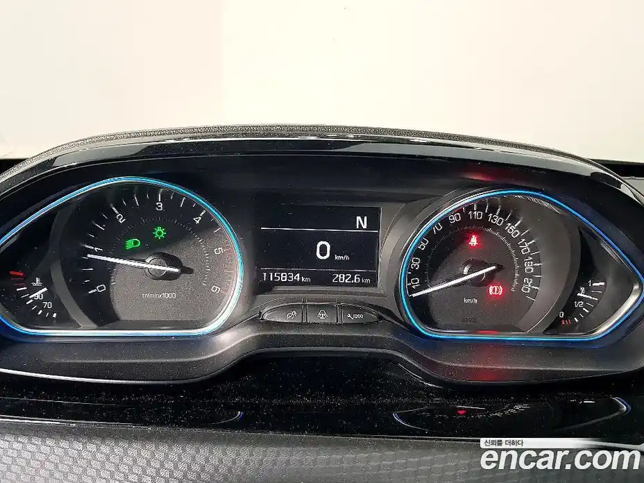 Peugeot 2008 2017 1.6 гидро в Москве, фото 7