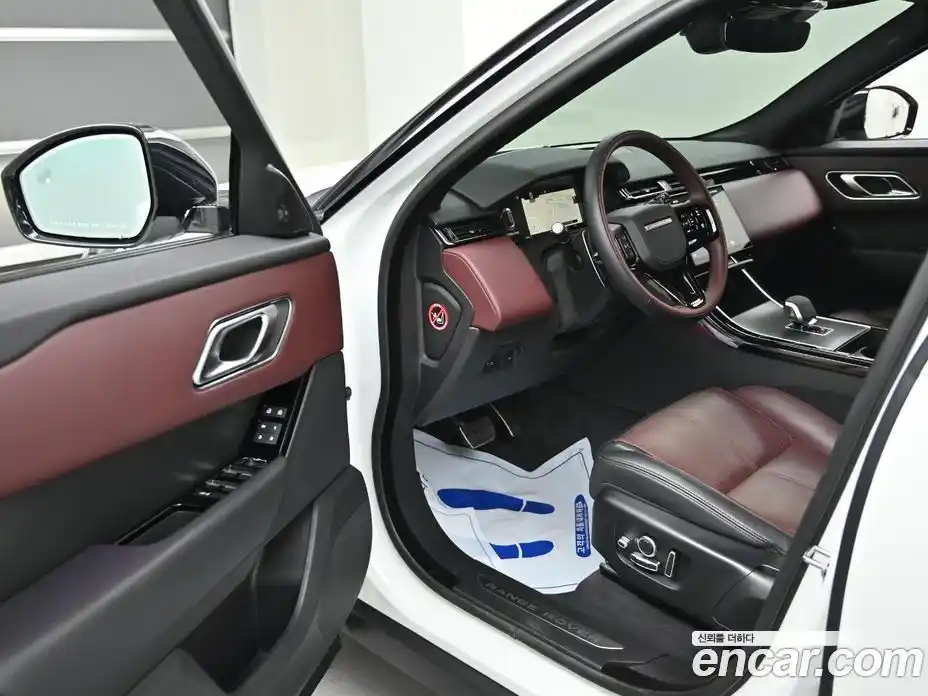 Land Rover Range-Rover Velar 2025 3.0 гидро в Москве № 1915296, фото 11