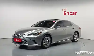Lexus ES, 2025