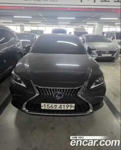 Lexus ES, 2021