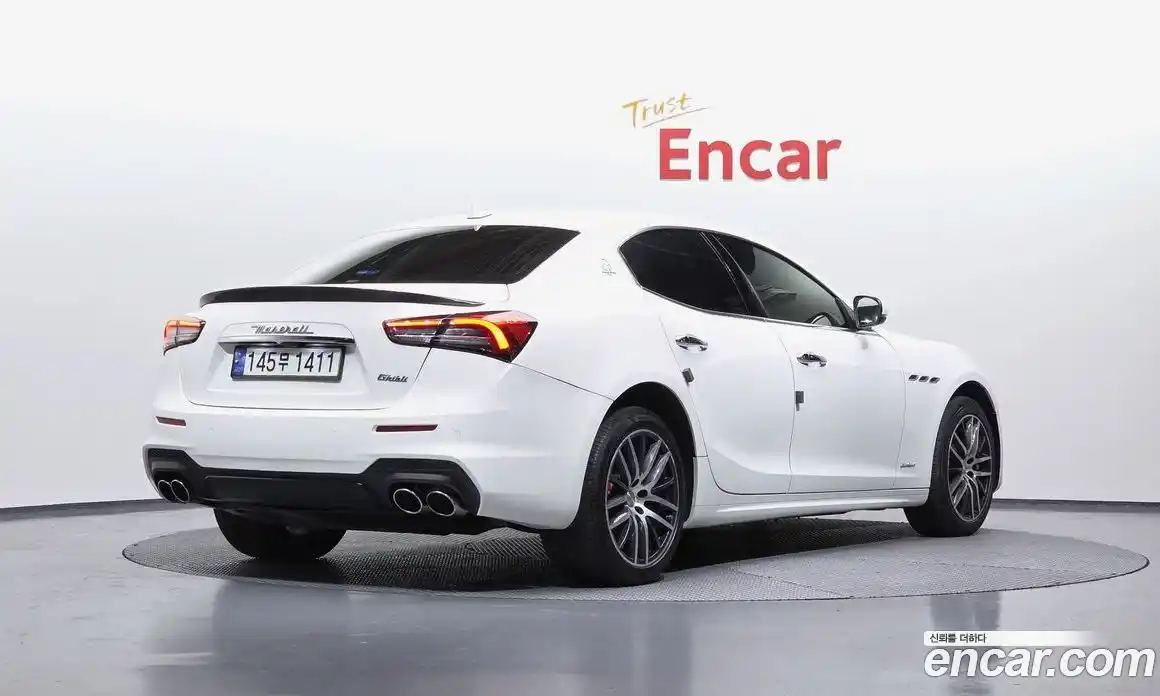 Maserati Ghibli 2018 3.0 гидро, фото 2