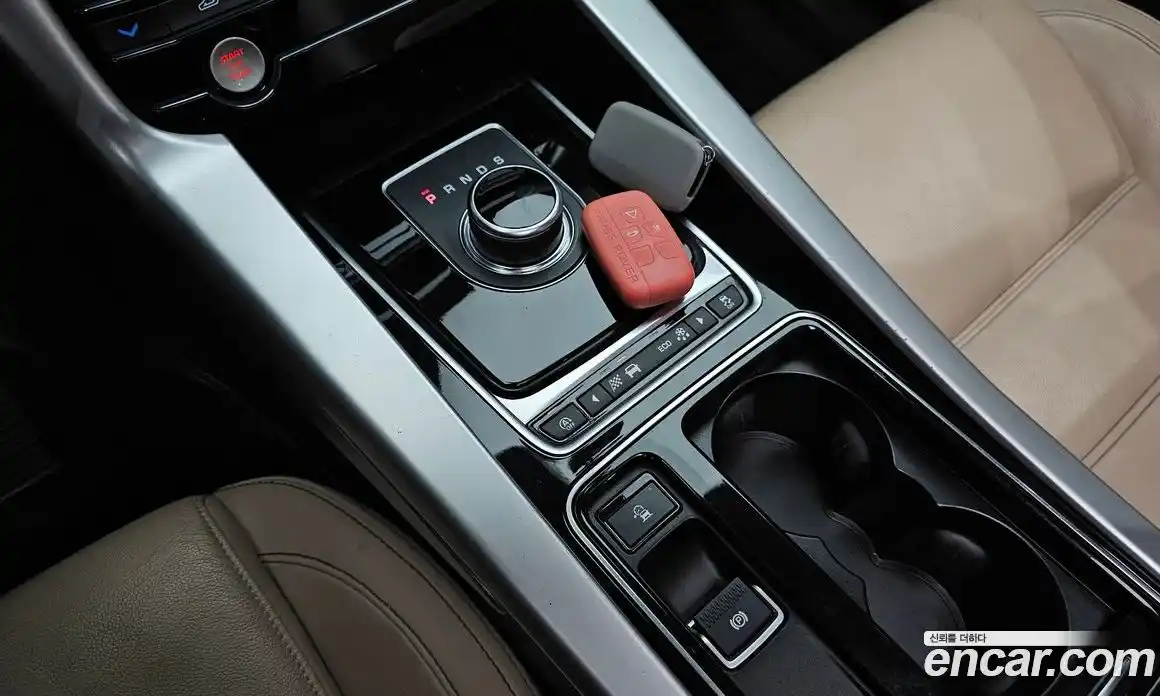 Jaguar F-Pace 2018 2.0 гидро в Москве № 1921176, фото 11