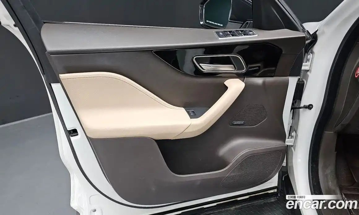 Jaguar F-Pace 2018 2.0 гидро в Москве № 1921176, фото 13