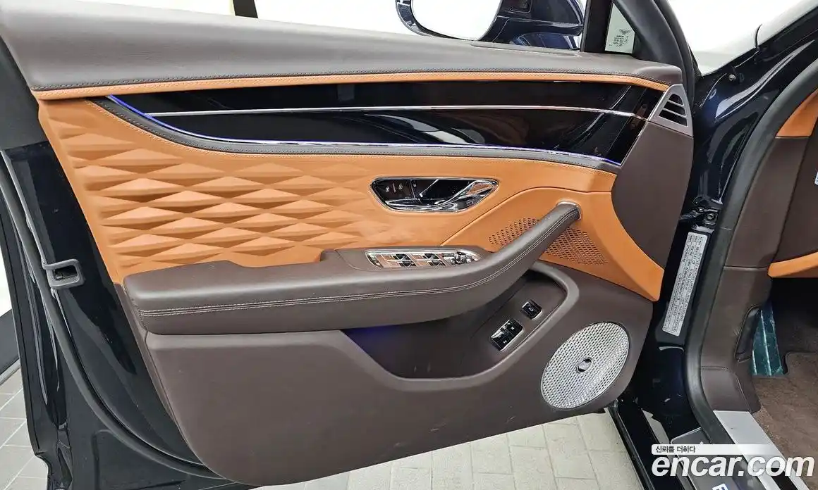 Bentley Flying Spur 2021 4.0 гидро, фото 14