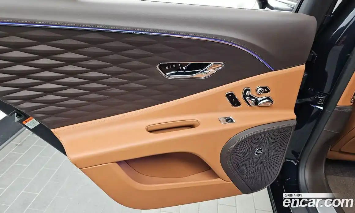 Bentley Flying Spur 2021 4.0 гидро, фото 15