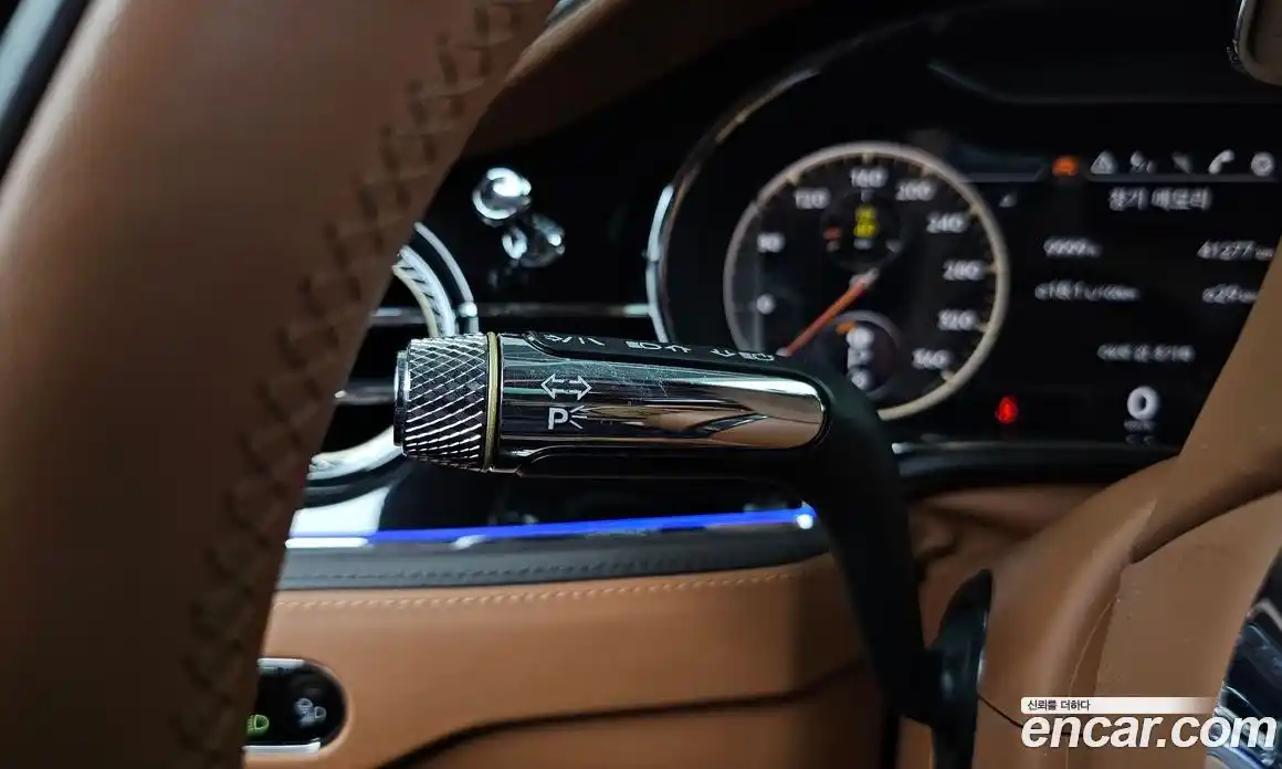 Bentley Flying Spur 2021 4.0 гидро, фото 27
