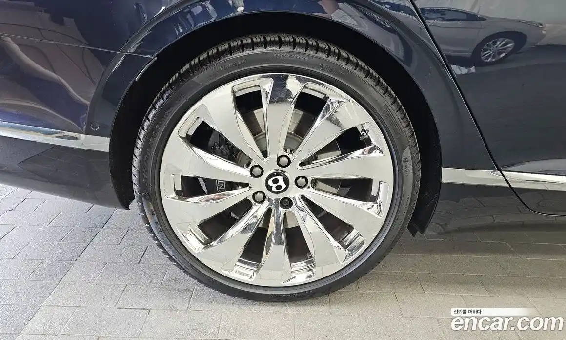 Bentley Flying Spur 2021 4.0 гидро, фото 28