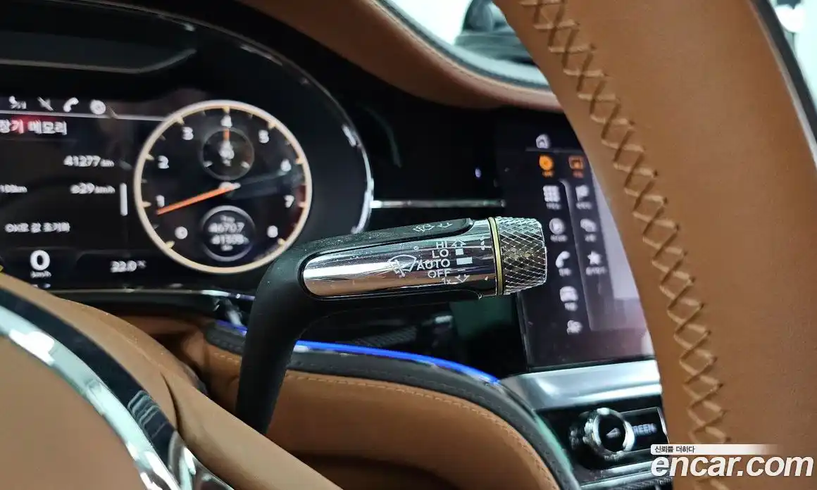 Bentley Flying Spur 2021 4.0 гидро, фото 37