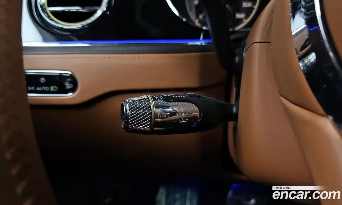 Bentley Flying Spur 2021 4.0 гидро, фото 38
