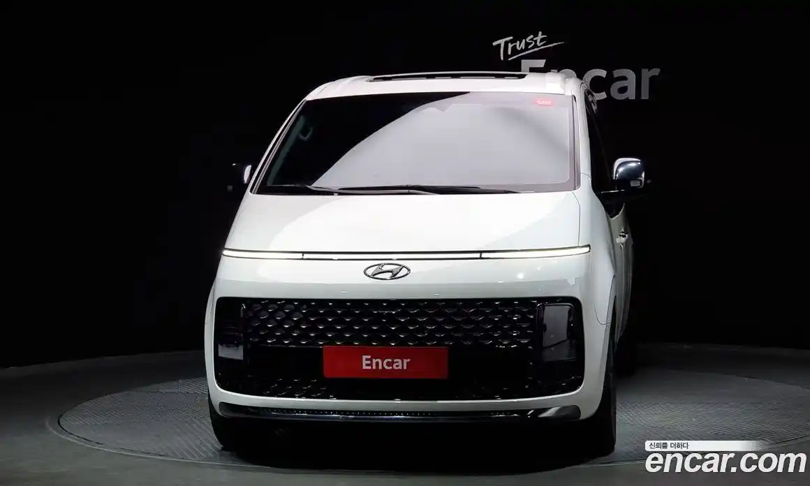Hyundai Staria 2023 2.2 гидро в Москве № 6902, фото 3