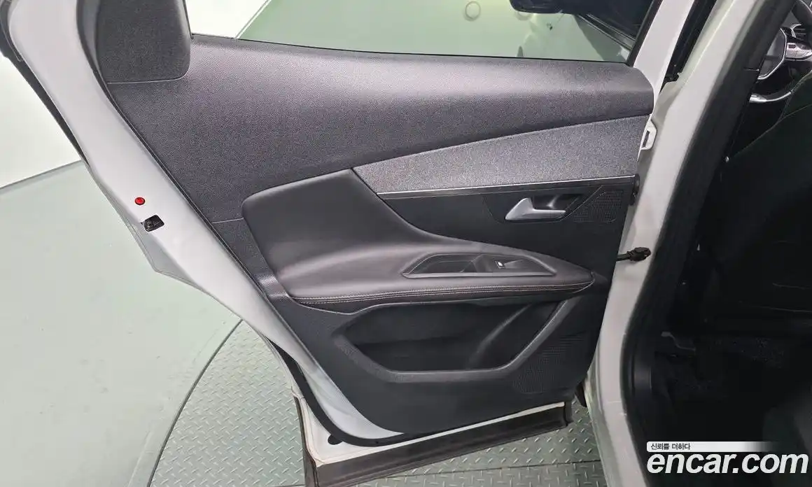 Peugeot 3008 2018 1.6 гидро в Москве, фото 15
