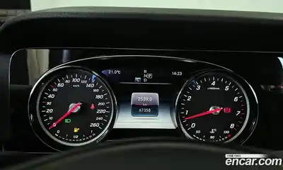 Mercedes-Benz E-Class 2017 2.0 гидро в Москве № 1909496, миниатюра 11