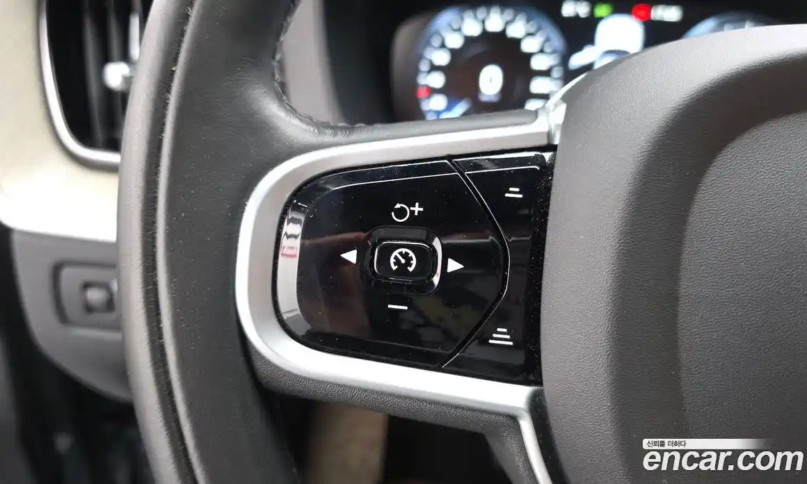 Volvo XC60 2020 2.0 гидро в Москве № 1912899, фото 35